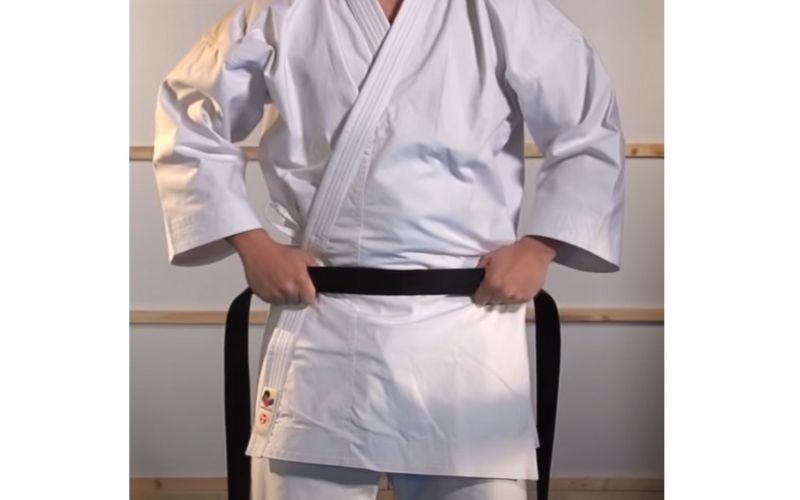 how to tie karate belt step4